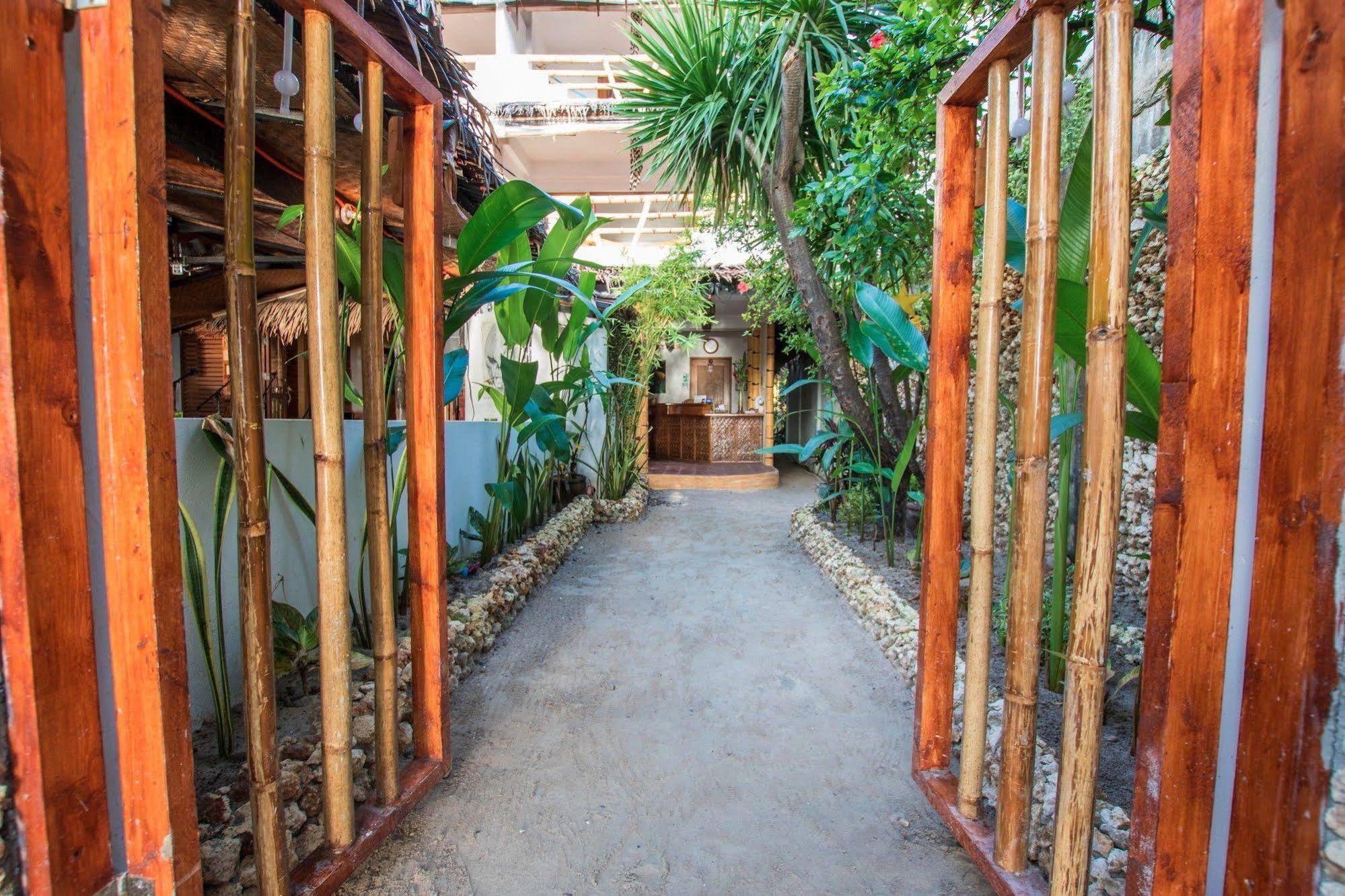 Bamboo Resthouse Resort 3*