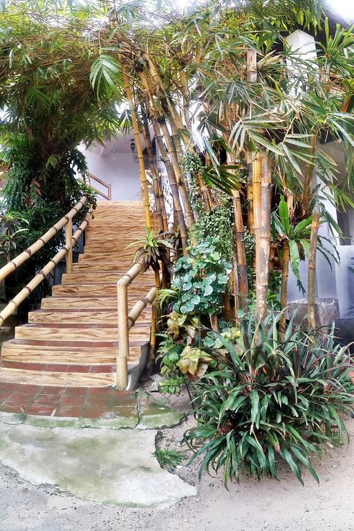Bamboo Resthouse Resort Balabag (Boracay)